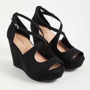 Torrid CRISS CROSS PLATFORM WEDGE - faux suede black (10WW)